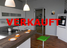 Moderne Designküche mit Frühstücksbar