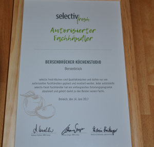 Bild vom KüPa-Award und der Urkunde Bild vom KüPa-Award und der Urkunde